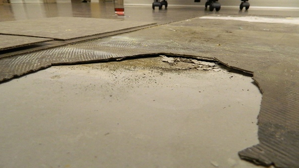 adhesive failure Thumbnail