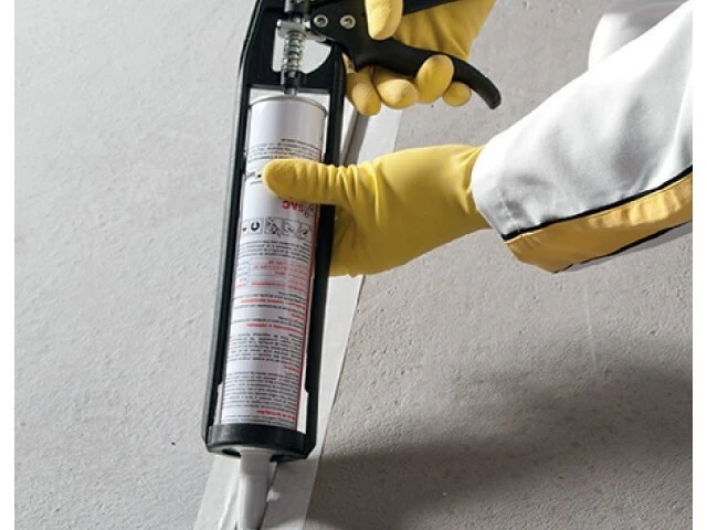 filling joint with sealant